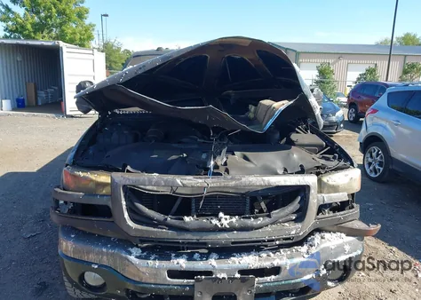 2004 GMC Sierra 2500Hd Slt из США, поврежденный, VIN 1GTHK23204F255773